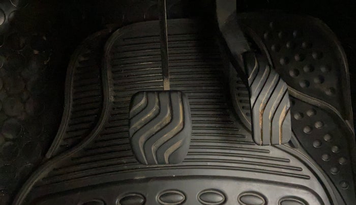 2018 Renault Kwid 1.0 RXL AT, Petrol, Automatic, 10,564 km, Pedals