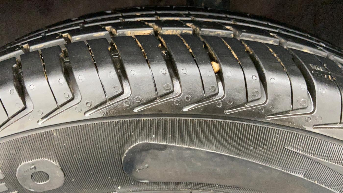 2018 Renault Kwid 1.0 RXL AT, Petrol, Automatic, 10,564 km, Left Rear Tyre Tread