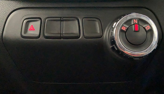 2018 Renault Kwid 1.0 RXL AT, Petrol, Automatic, 10,564 km, Gear Lever