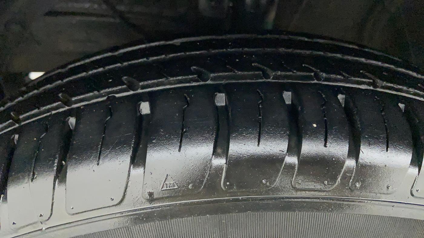 2020 Maruti Swift LXI D, Petrol, Manual, 4,282 km, Left Front Tyre Tread