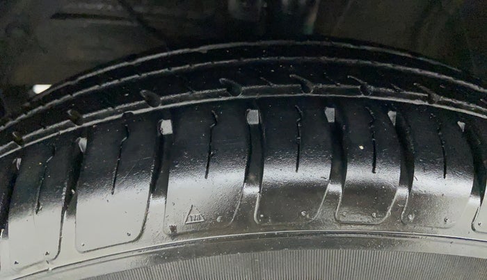2020 Maruti Swift LXI D, Petrol, Manual, 4,282 km, Left Front Tyre Tread