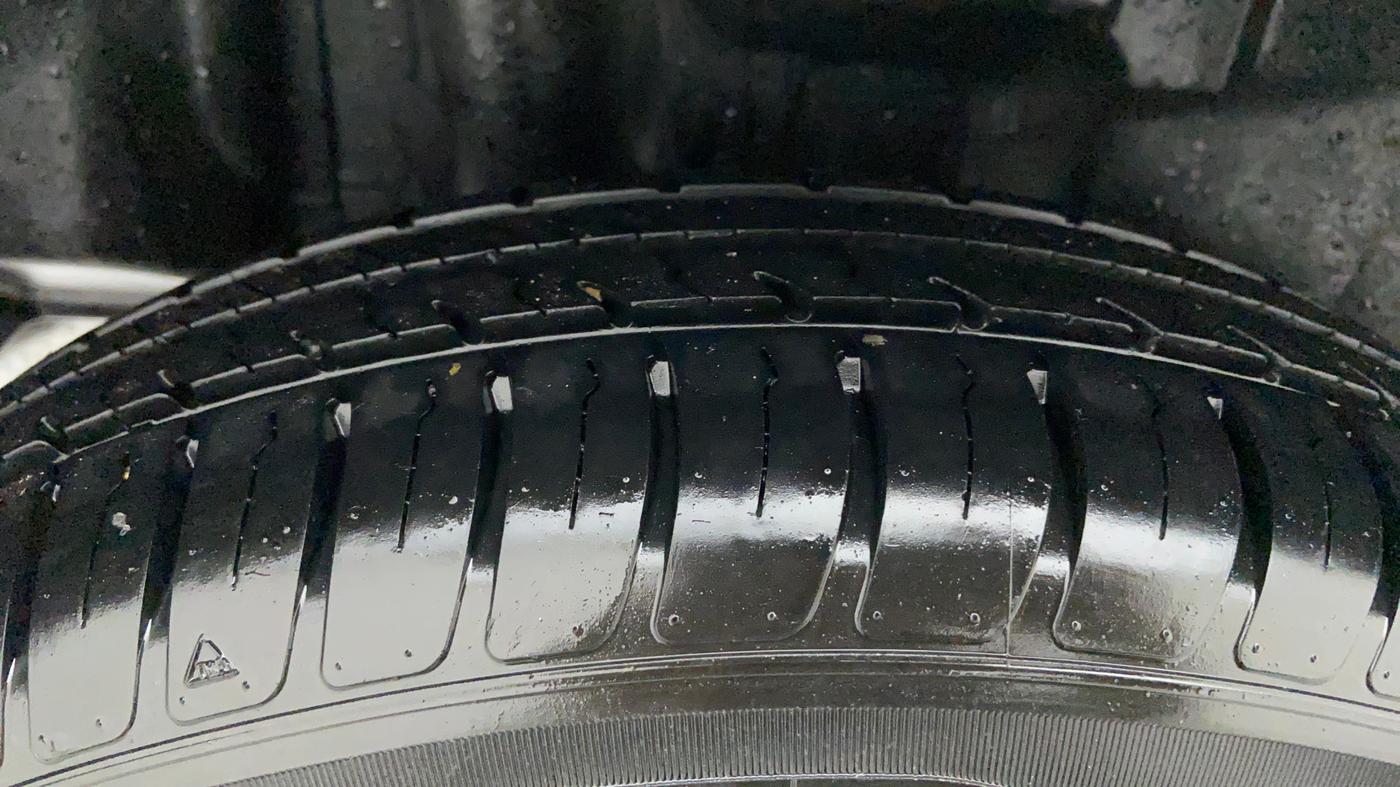 2020 Maruti Swift LXI D, Petrol, Manual, 4,282 km, Right Rear Tyre Tread