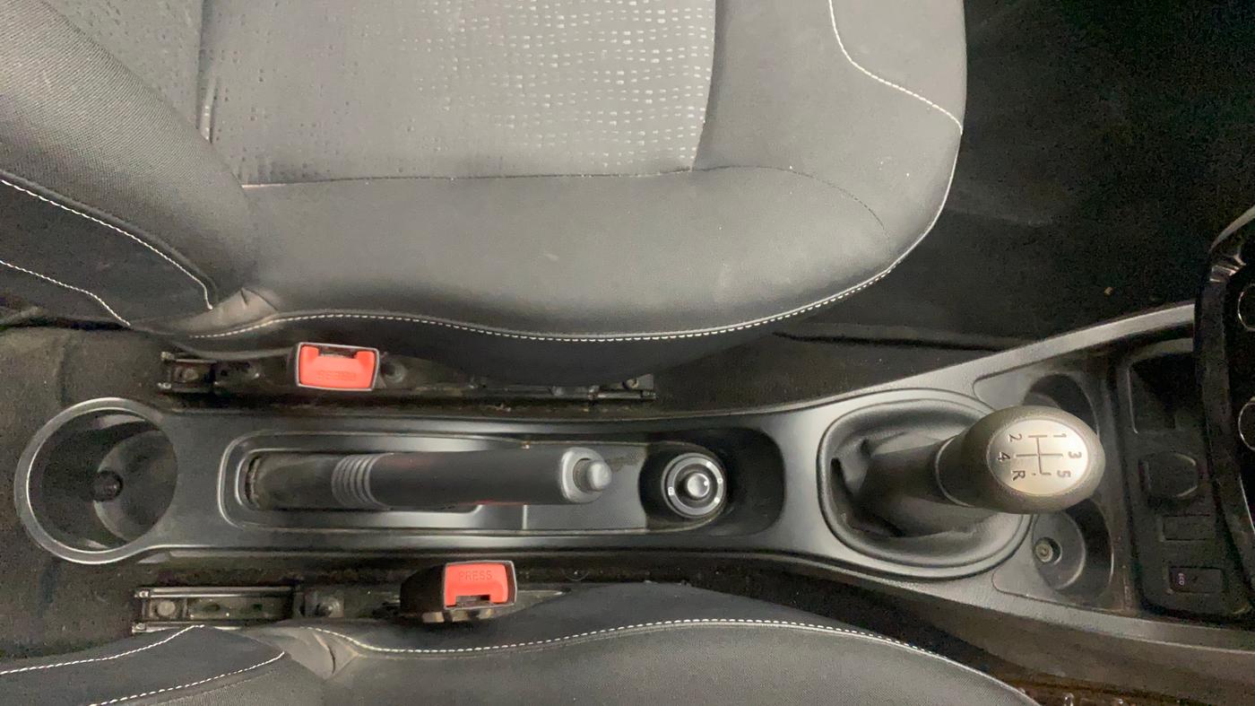 2018 Nissan Terrano  XL D Plus, Diesel, Manual, 76,849 km, Gear Lever