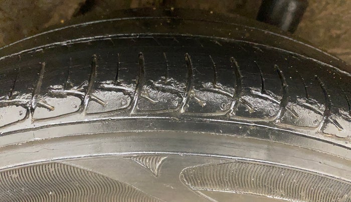 2014 Honda Brio S MT, Petrol, Manual, 83,992 km, Left Rear Tyre Tread