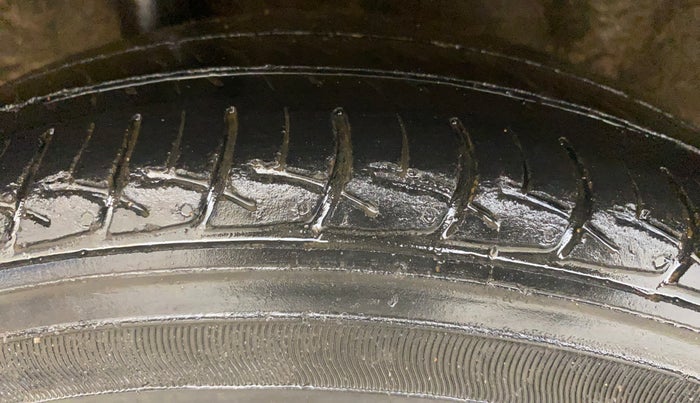 2014 Honda Brio S MT, Petrol, Manual, 83,992 km, Right Rear Tyre Tread