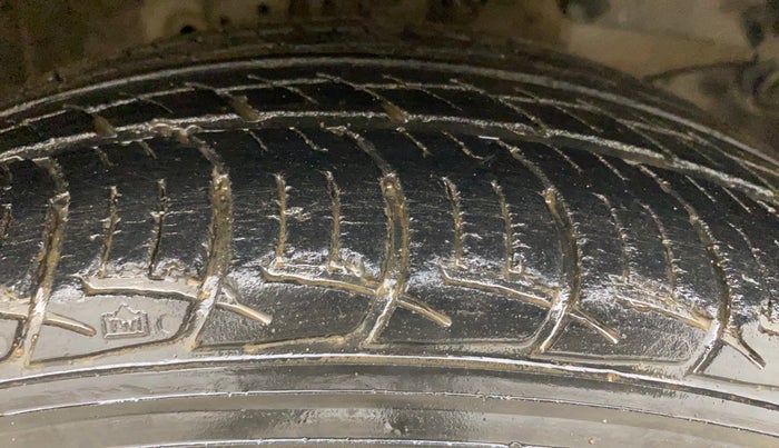 2014 Honda Brio S MT, Petrol, Manual, 83,992 km, Right Front Tyre Tread