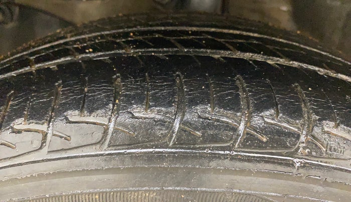 2014 Honda Brio S MT, Petrol, Manual, 83,992 km, Left Front Tyre Tread