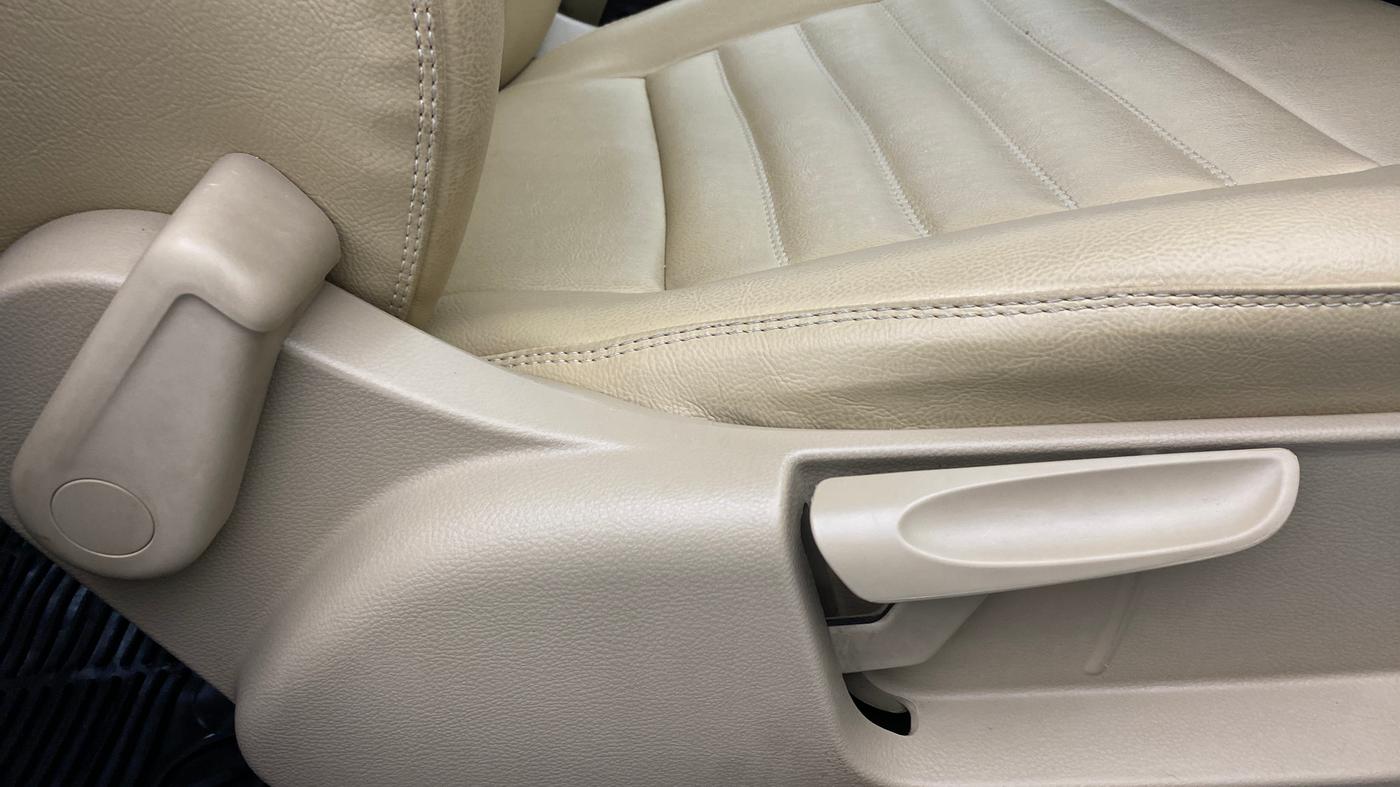 2016 Volkswagen Ameo COMFORTLINE 1.2, Petrol, Manual, 67,345 km, Driver Side Adjustment Panel
