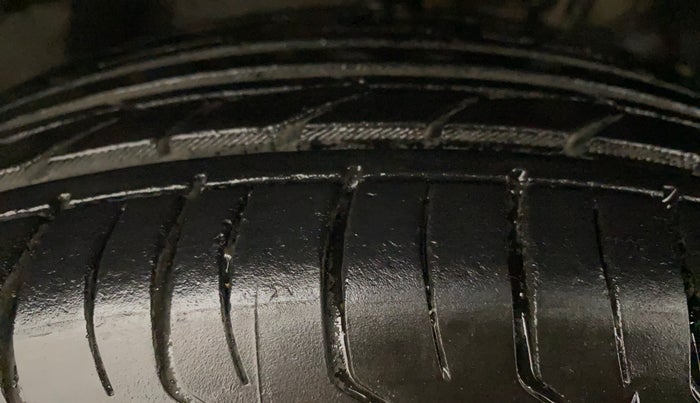 2017 Maruti Vitara Brezza VDI (O), Diesel, Manual, 89,916 km, Right Front Tyre Tread