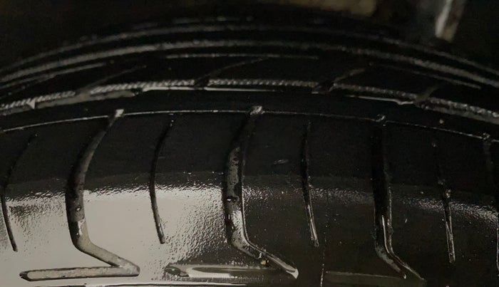 2017 Maruti Vitara Brezza VDI (O), Diesel, Manual, 89,916 km, Left Rear Tyre Tread