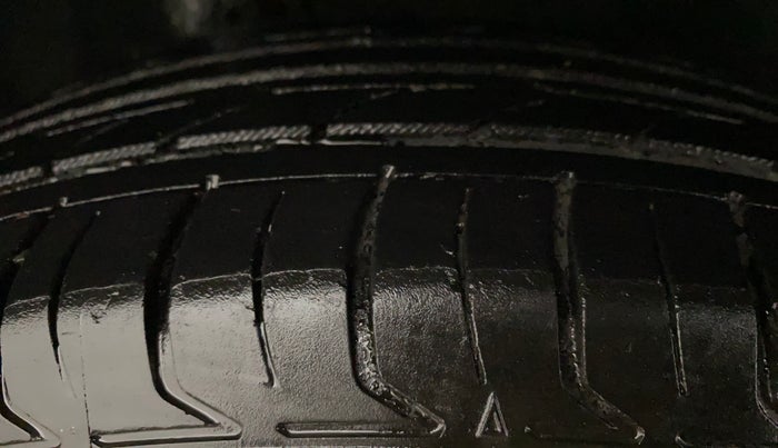 2017 Maruti Vitara Brezza VDI (O), Diesel, Manual, 89,916 km, Right Rear Tyre Tread