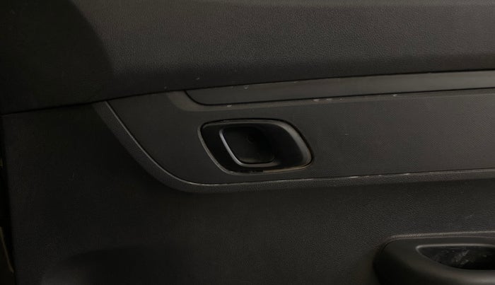 2016 Renault Kwid RXT 0.8, Petrol, Manual, 93,026 km, Driver Side Door Panels Control