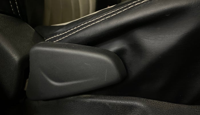 2016 Renault Kwid RXT 0.8, Petrol, Manual, 93,026 km, Driver Side Adjustment Panel