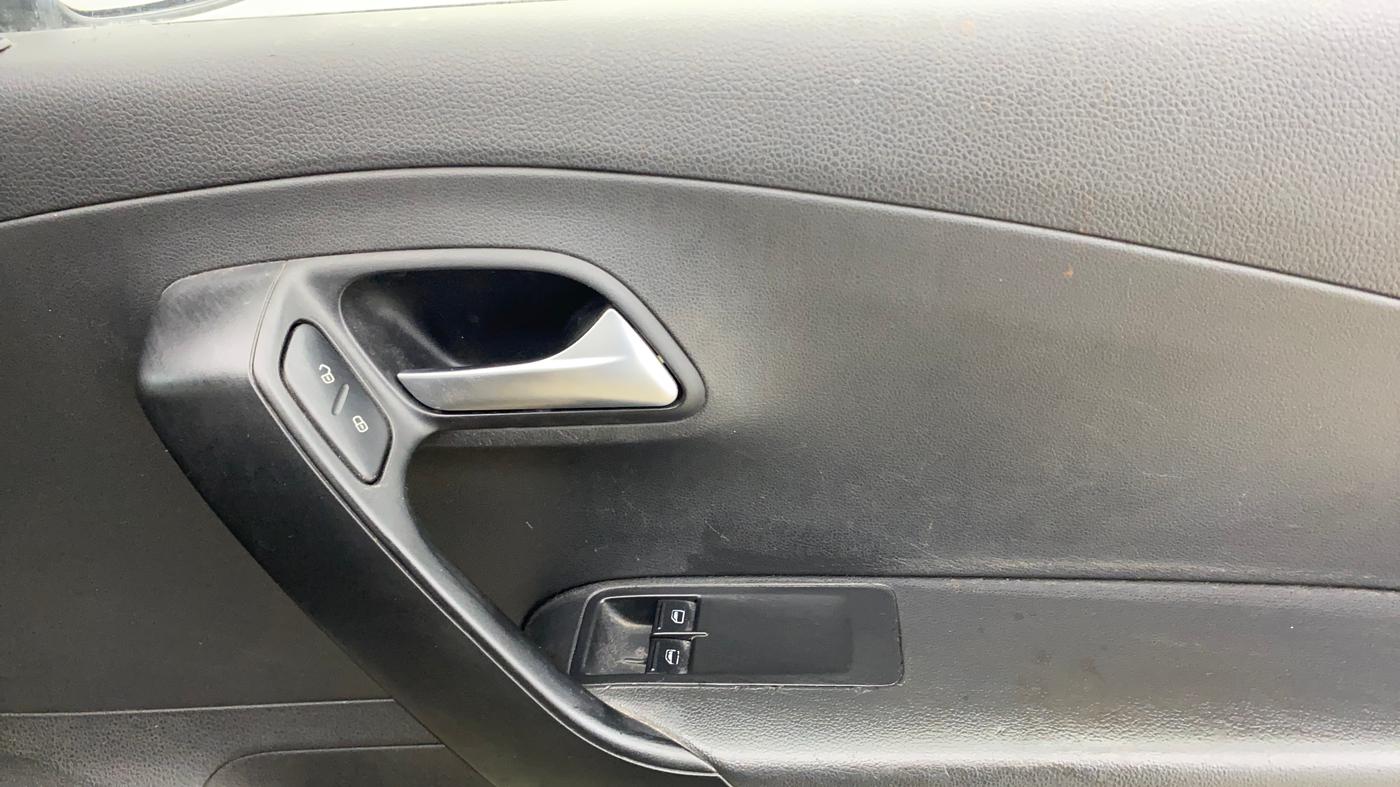 2019 Volkswagen Ameo TRENDLINE 1.0L, CNG, Manual, 45,977 km, Driver Side Door Panels Control