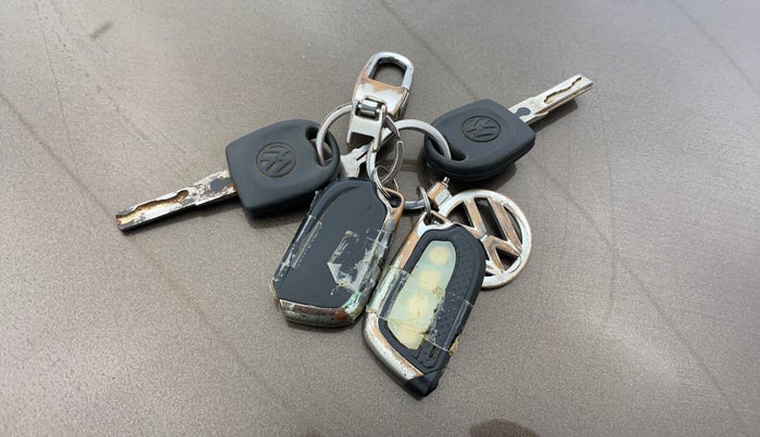 2019 Volkswagen Ameo TRENDLINE 1.0L, CNG, Manual, 45,977 km, Key Close Up