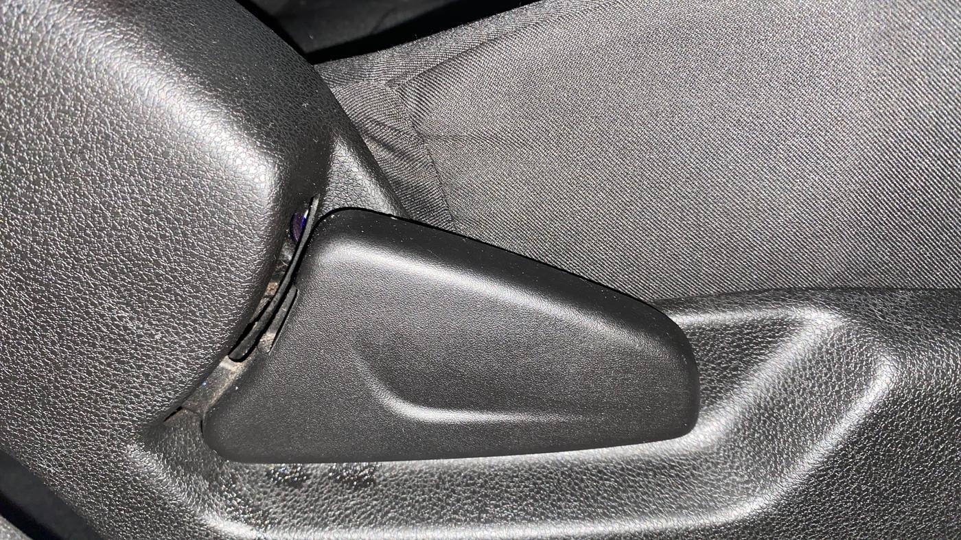 2022 Renault Kwid RXT 1.0, Petrol, Manual, 41,096 km, Driver Side Adjustment Panel