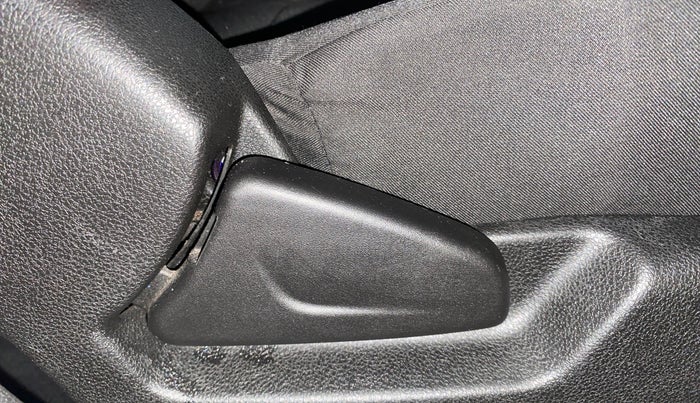 2022 Renault Kwid RXT 1.0, Petrol, Manual, 41,096 km, Driver Side Adjustment Panel