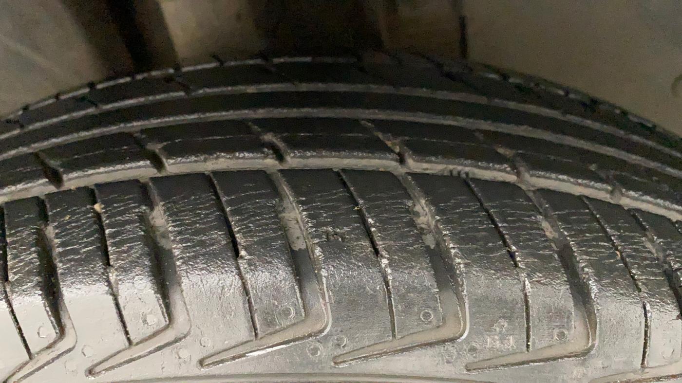 2017 Renault Kwid RXT 1.0, Petrol, Manual, 19,160 km, Right Front Tyre Tread