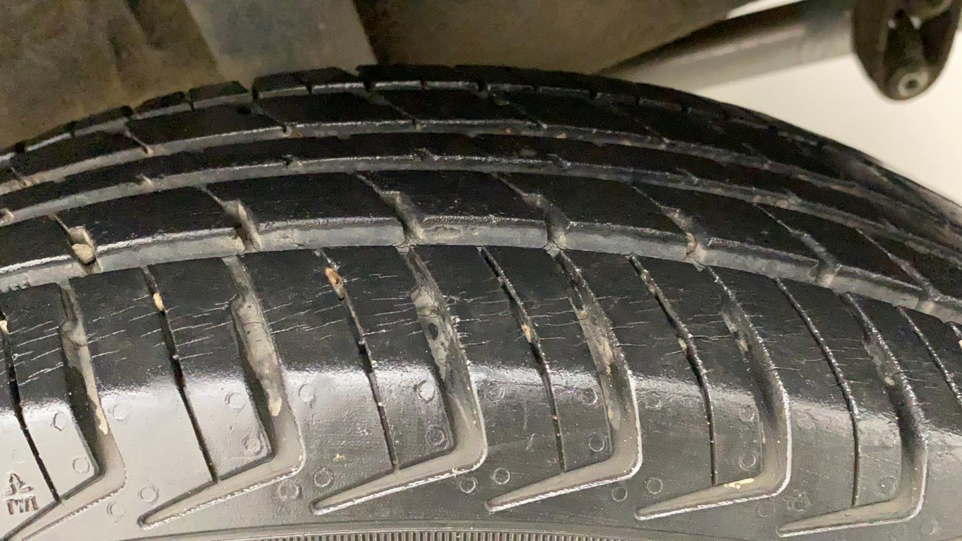 2017 Renault Kwid RXT 1.0, Petrol, Manual, 19,160 km, Left Rear Tyre Tread