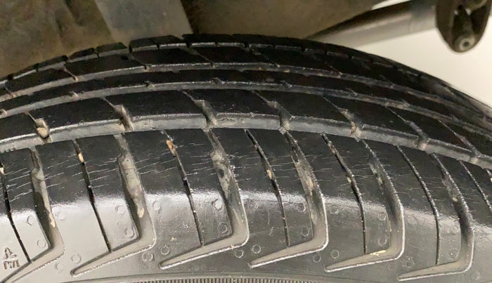 2017 Renault Kwid RXT 1.0, Petrol, Manual, 19,160 km, Left Rear Tyre Tread