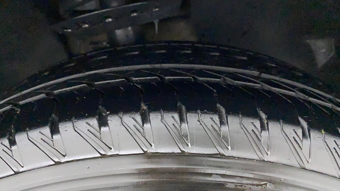 2021 Tata Safari XT, Diesel, Manual, 23,728 km, Right Front Tyre Tread