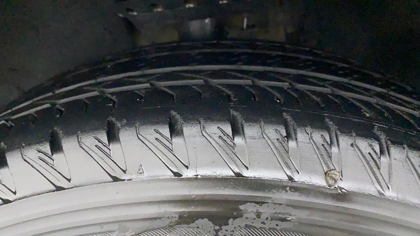 2021 Tata Safari XT, Diesel, Manual, 23,728 km, Left Front Tyre Tread