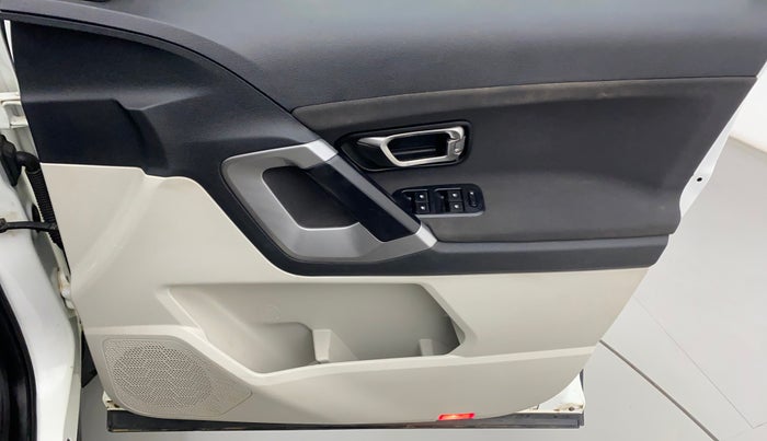 2021 Tata Safari XT, Diesel, Manual, 23,728 km, Driver Side Door Panels Control