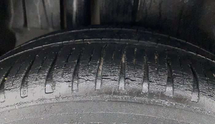2013 Maruti Ertiga VDI, Diesel, Manual, 1,16,168 km, Right Rear Tyre Tread