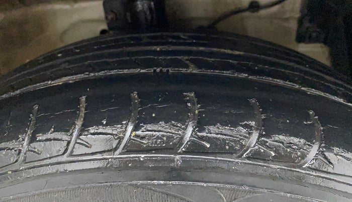 2013 Maruti Ertiga VDI, Diesel, Manual, 1,16,168 km, Right Front Tyre Tread