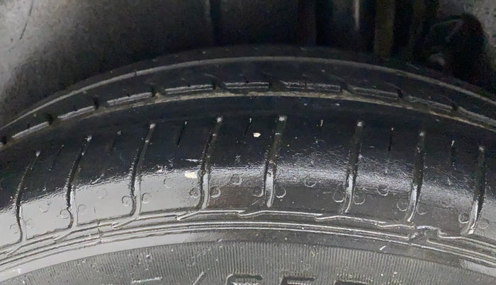 2013 Maruti Ertiga VDI, Diesel, Manual, 1,16,168 km, Left Rear Tyre Tread