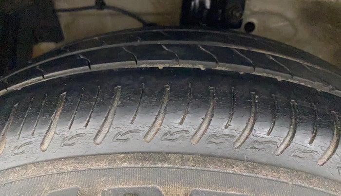 2013 Maruti Ertiga VDI, Diesel, Manual, 1,16,168 km, Left Front Tyre Tread