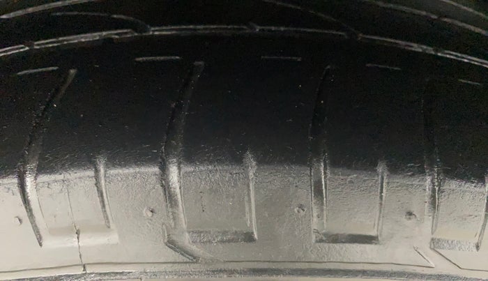 2017 Hyundai Creta SX PLUS 1.6 PETROL SPECIAL EDITION, Petrol, Manual, 73,358 km, Right Rear Tyre Tread