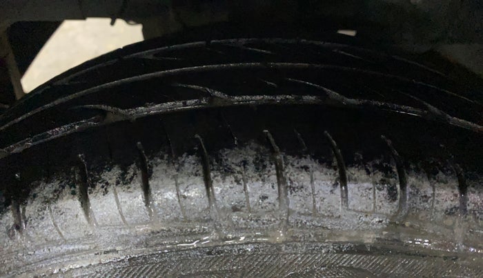 2015 Hyundai Eon ERA +, Petrol, Manual, 67,607 km, Right Rear Tyre Tread