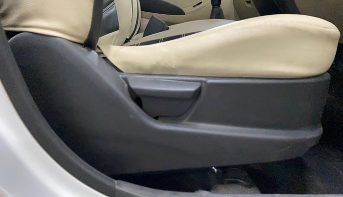 2015 Hyundai Eon ERA +, Petrol, Manual, 67,607 km, Driver Side Adjustment Panel