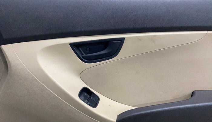 2015 Hyundai Eon ERA +, Petrol, Manual, 67,607 km, Driver Side Door Panels Control