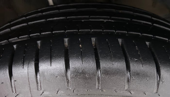 2021 Maruti Baleno ZETA PETROL 1.2, Petrol, Manual, 2,877 km, Right Front Tyre Tread