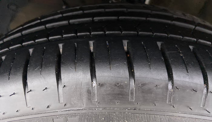 2021 Maruti Baleno ZETA PETROL 1.2, Petrol, Manual, 2,877 km, Left Front Tyre Tread