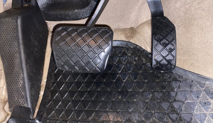 2017 Volkswagen Vento HIGHLINE PETROL AT, Petrol, Automatic, 50,303 km, Pedals