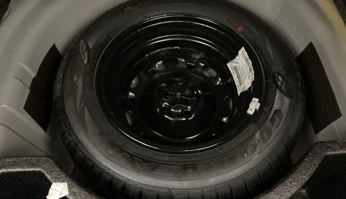 2017 Volkswagen Vento HIGHLINE PETROL AT, Petrol, Automatic, 50,303 km, Spare Tyre