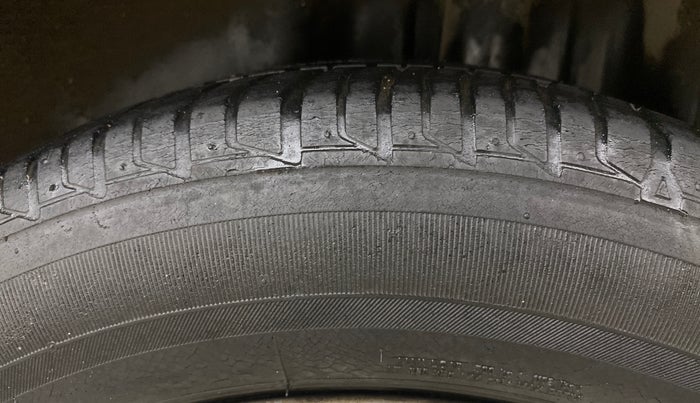 2017 Volkswagen Vento HIGHLINE PETROL AT, Petrol, Automatic, 50,303 km, Left Rear Tyre Tread