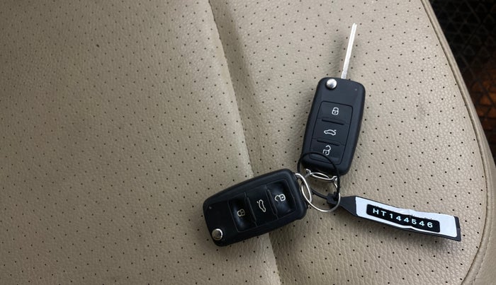 2017 Volkswagen Vento HIGHLINE PETROL AT, Petrol, Automatic, 50,303 km, Key Close Up