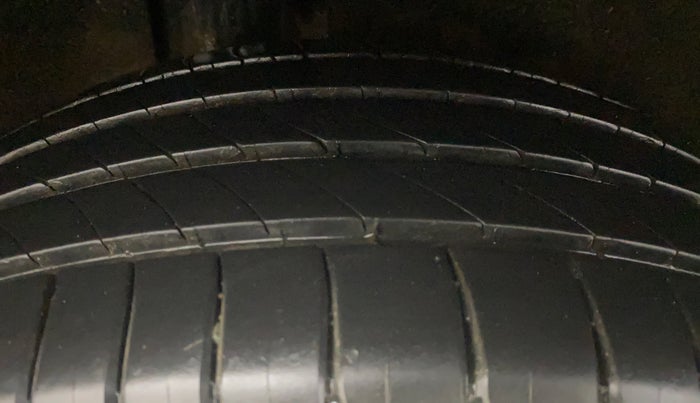 2018 Maruti Baleno ALPHA PETROL 1.2, Petrol, Manual, 1,03,548 km, Right Rear Tyre Tread