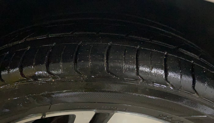 2020 Hyundai NEW I20 ASTA 1.2 AT, Petrol, Automatic, 49,082 km, Right Front Tyre Tread