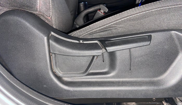 2020 Hyundai NEW I20 ASTA 1.2 AT, Petrol, Automatic, 49,082 km, Driver Side Adjustment Panel