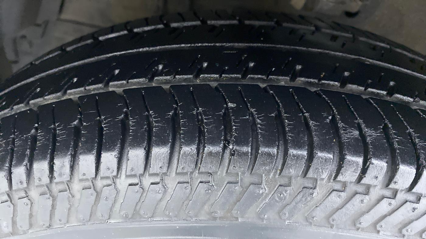 2015 Maruti Swift Dzire VXI 1.2 BS IV, Petrol, Manual, 42,385 km, Left Front Tyre Tread