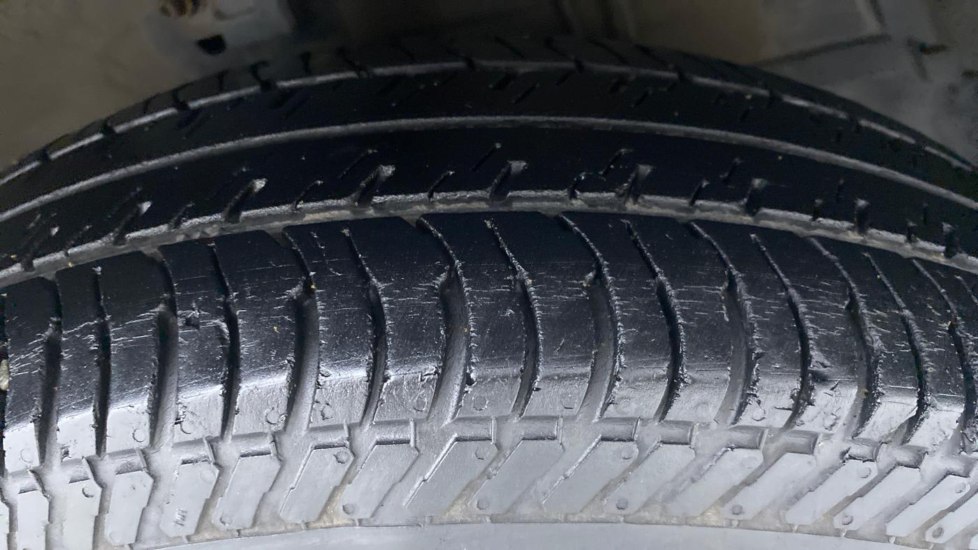 2015 Maruti Swift Dzire VXI 1.2 BS IV, Petrol, Manual, 42,385 km, Right Front Tyre Tread
