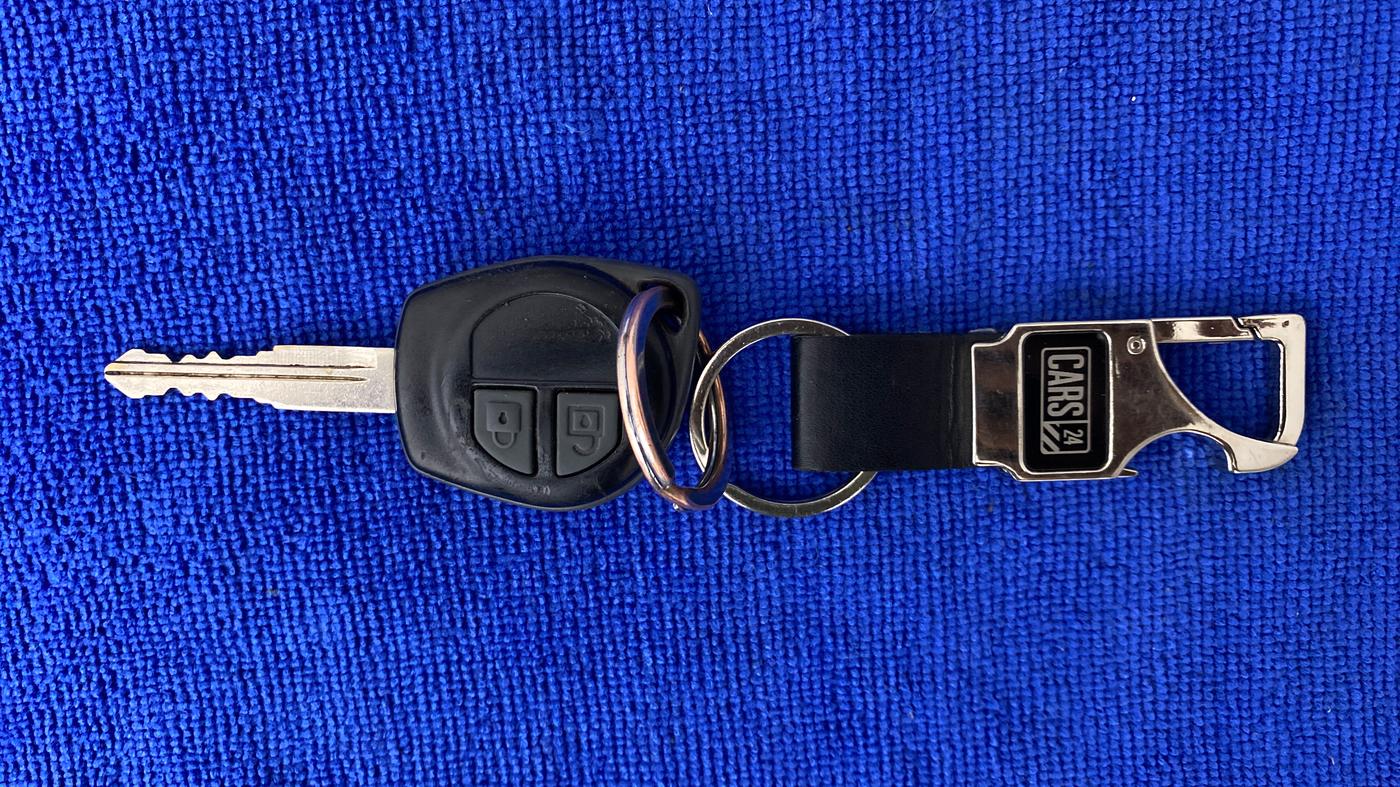 2015 Maruti Swift Dzire VXI 1.2 BS IV, Petrol, Manual, 42,385 km, Key Close Up