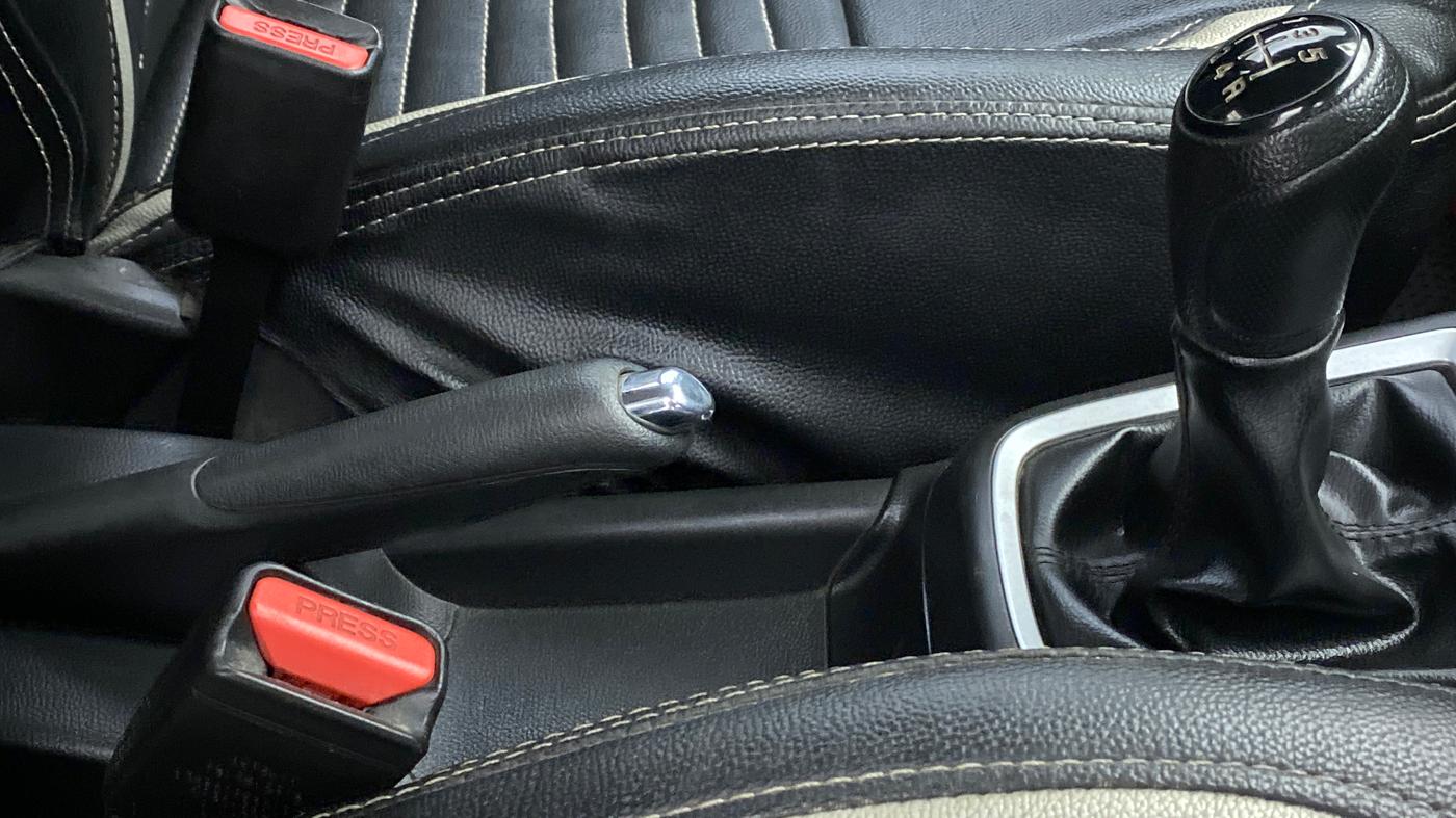 2018 Maruti Swift VXI D, Petrol, Manual, 21,679 km, Gear Lever