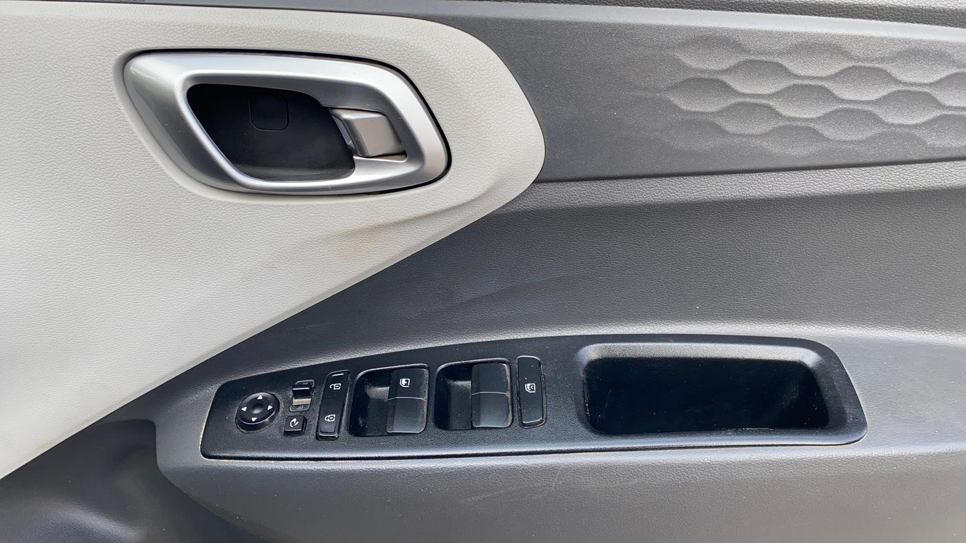 2022 Hyundai GRAND I10 NIOS SPORTZ 1.2 KAPPA VTVT CNG, CNG, Manual, 69,032 km, Driver Side Door Panels Control