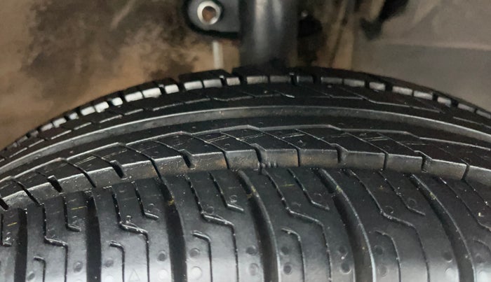 2016 Mahindra Kuv100 K8 D 6 STR, Diesel, Manual, 1,05,756 km, Right Front Tyre Tread